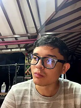 SAMANTHA_AND_PETER's cam snapshot