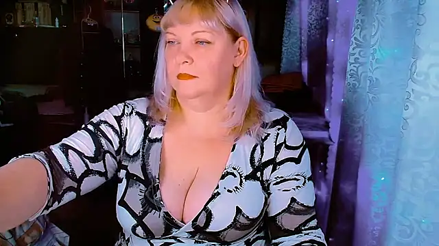 FlowerButterf's cam snapshot