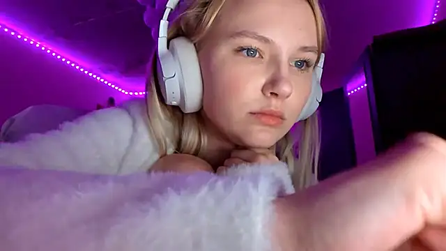 KarinRobertson live sex cam