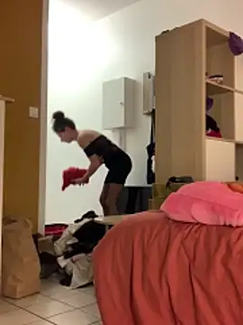 GoldenPussy1329 live sex cam