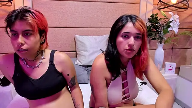 AnnieAndReach live sex cam