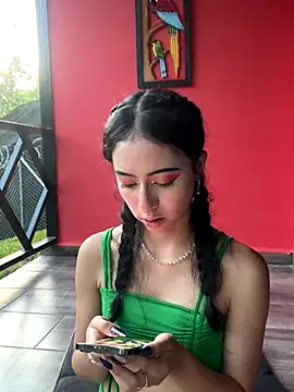 SAMANTHA_AND_PETER's cam snapshot