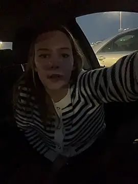 AllesandraLove live sex cam