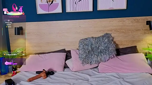 SarahMiler_'s cam snapshot