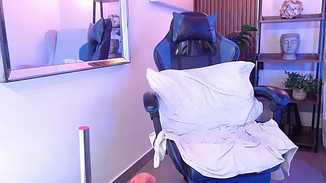 Kenya--Buhle live sex cam