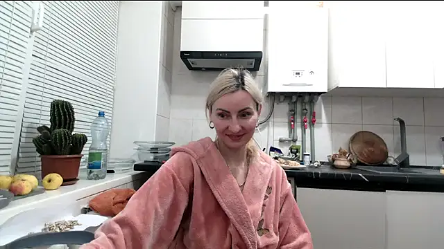 Yourrealgirl's web cam