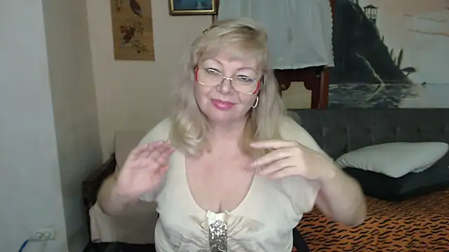 EvelynLoveShy's cam snapshot