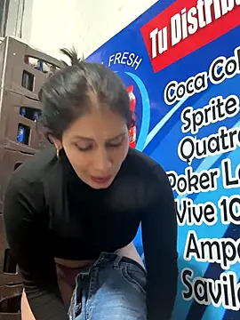 Alysson-- live sex cam