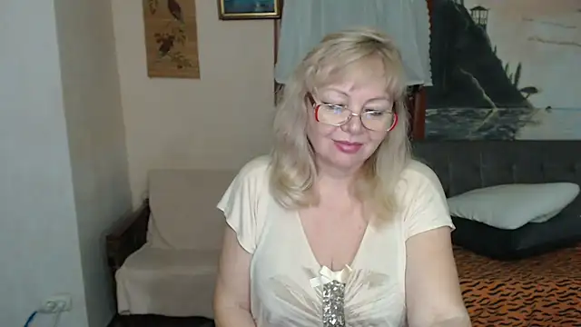 EvelynLoveShy's cam snapshot