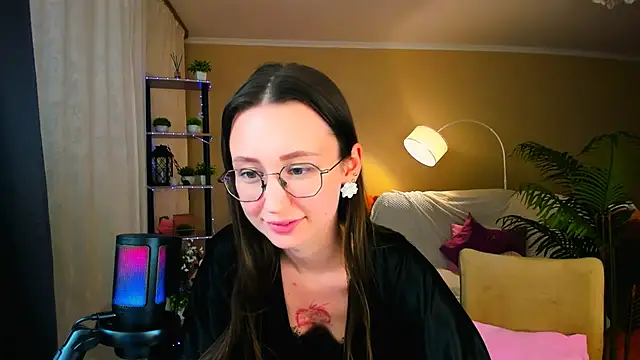 YourLovellyStory's cam snapshot