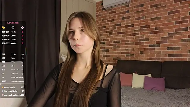 EmiliDen live sex cam