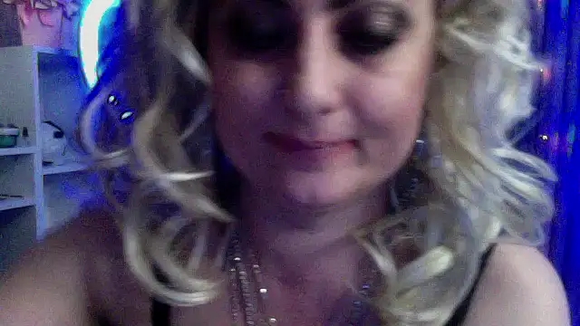 xHot_Amazonq's cam snapshot