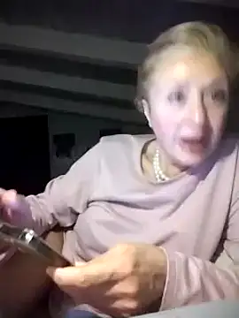 divinaerotica's cam snapshot