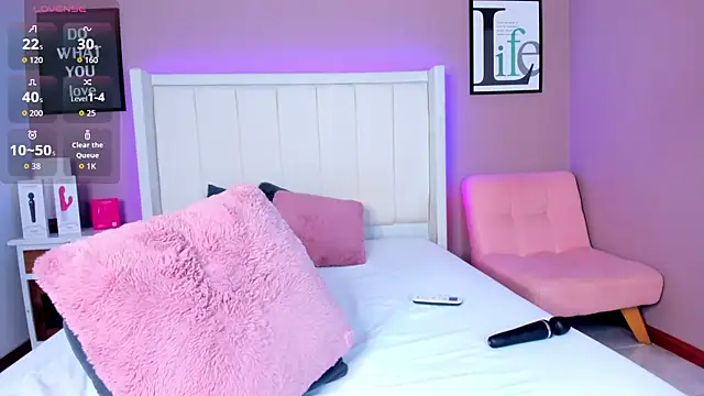 Britanymooree live sex cam