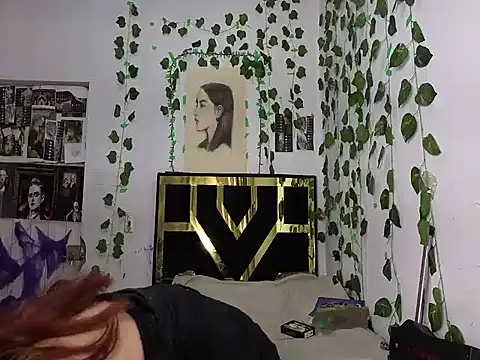 lucywhite13's cam snapshot