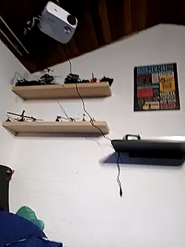 elowen_halley1's cam snapshot