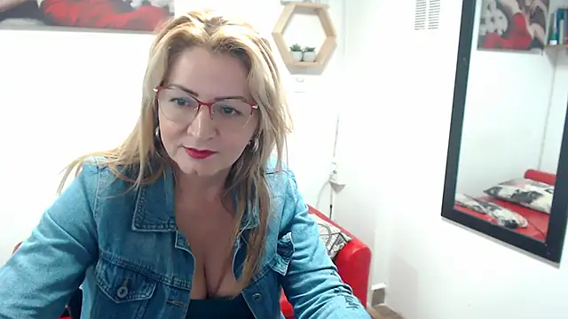 DIVAX_MONSERRAT's cam snapshot