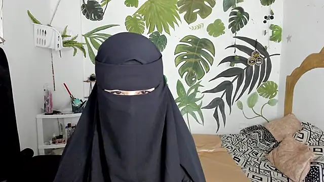 chaymae_nah_'s cam snapshot