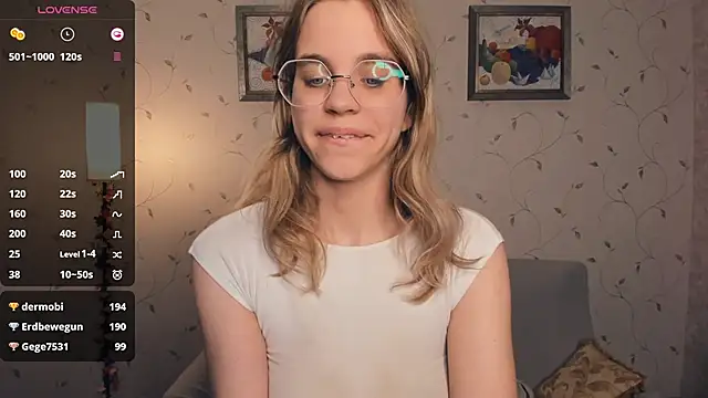 JoanBaggott's cam snapshot