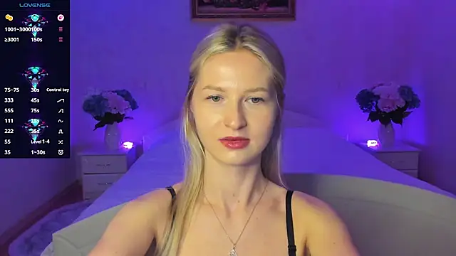 Julie_Blaze's cam snapshot