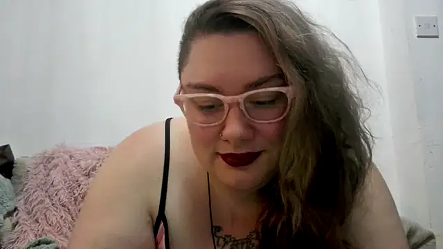 Bustycurves's cam snapshot