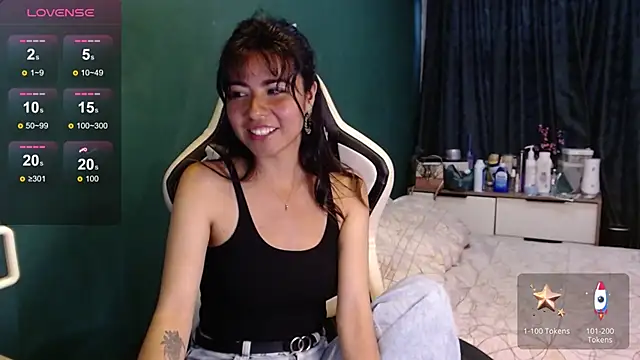 alice_middlee's cam snapshot