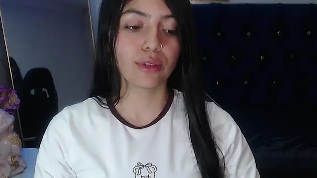 cami_goddess_r's cam snapshot