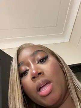 alisonn_moon's cam snapshot