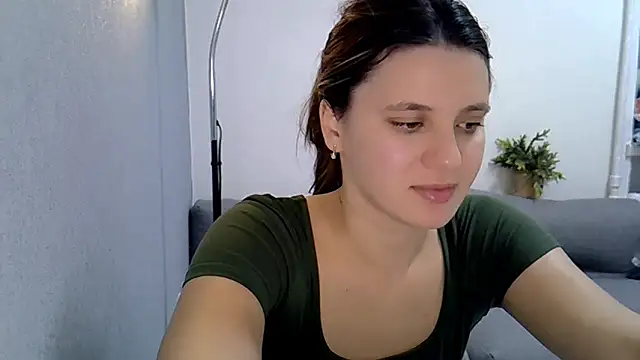 KiraHoney live sex cam