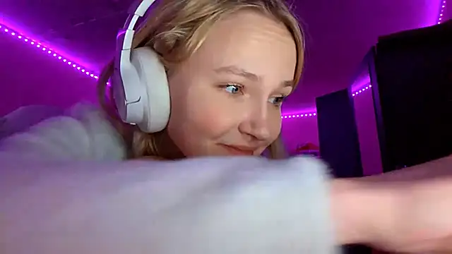 KarinRobertson's cam snapshot