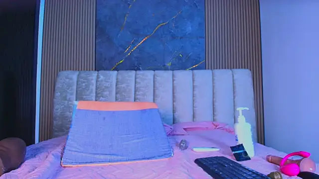 valecastro_'s cam snapshot