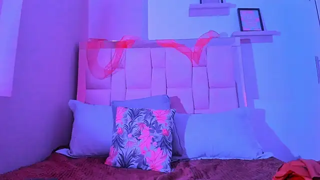 zoe-moreau's cam snapshot