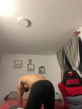 Ezzio_Scolaro live sex cam