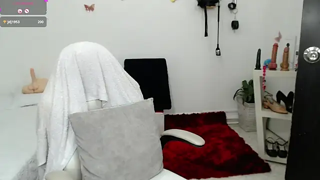 mom_hot__'s cam snapshot