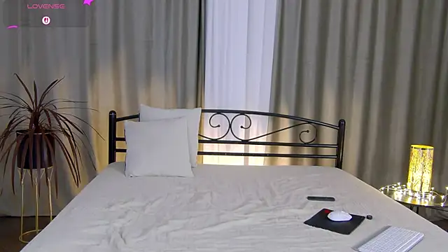 _RiverLov live sex cam