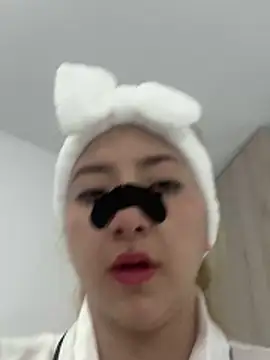 Barbie_girl_69's web cam