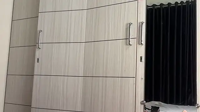 Wow-nisha's cam snapshot