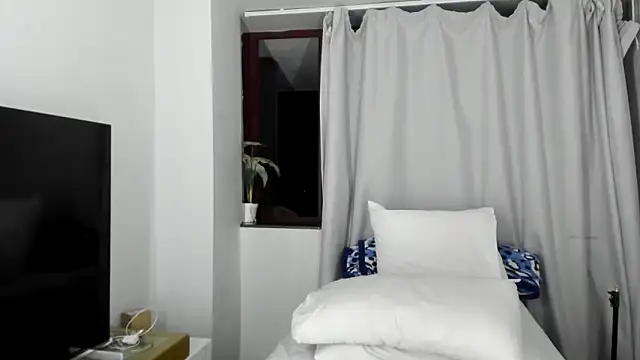 ConnieSmall24 live sex cam