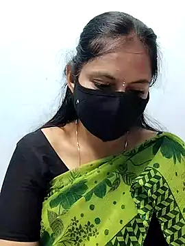 Queen-Neha's cam snapshot