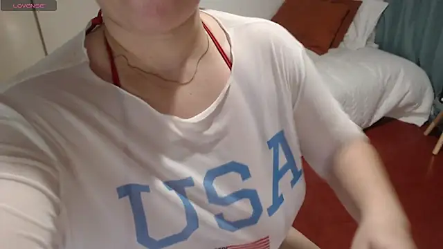 MommyHelpsmee's cam snapshot