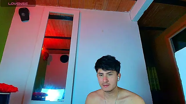 santyago_taylor live sex cam