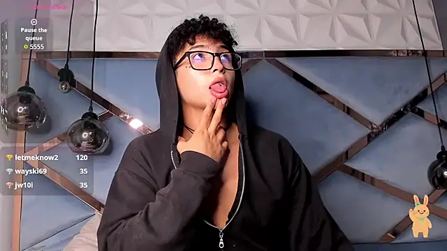 Valentin0_3 live sex cam