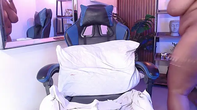 Kenya--Buhle live sex cam