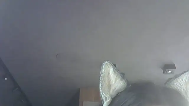 SkinnyKitten live sex cam