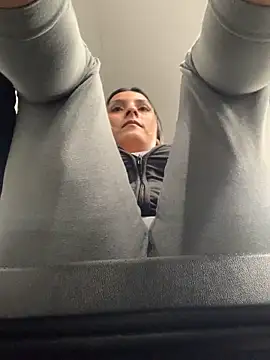 Cami_Leon2's cam snapshot