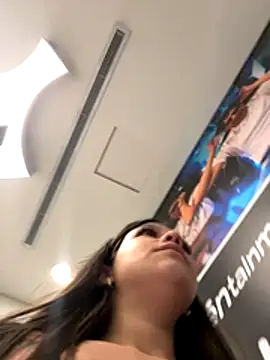 Alyshanon18's cam snapshot