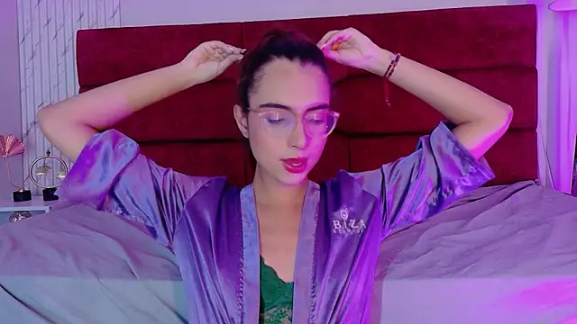 sara_saenz99 live sex cam