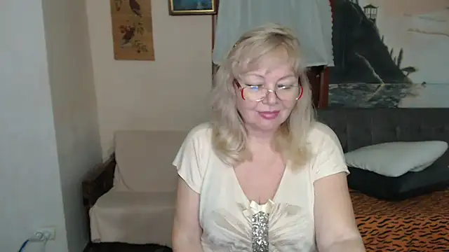 EvelynLoveShy's cam snapshot