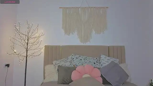 Little_mia__'s cam snapshot