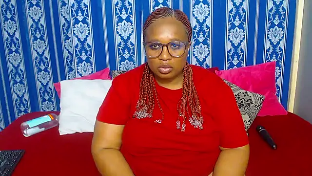 JUICEYLIPS333's cam snapshot